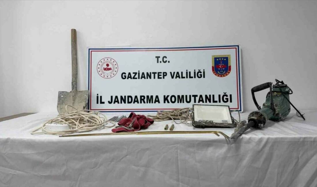 Gaziantep’te bir ev ve arazide define bulmak için kaçak kazı