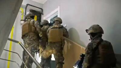 Şanlıurfa’da terör örgütü DEAŞ’a yönelik düzenlenen operasyonda gözaltına alınan 8
