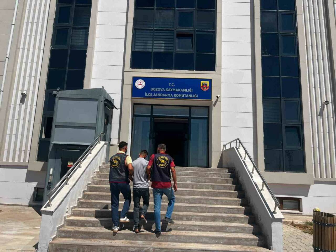 Şanlıurfa’nın Bozova ilçesinde, hakkında 6 yıl kesinleşmiş hapis cezası bulunan