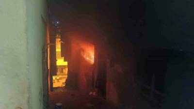 Şanlıurfa’da bir binanın giriş katında bulunan dairede çıkan yangın itfaiye