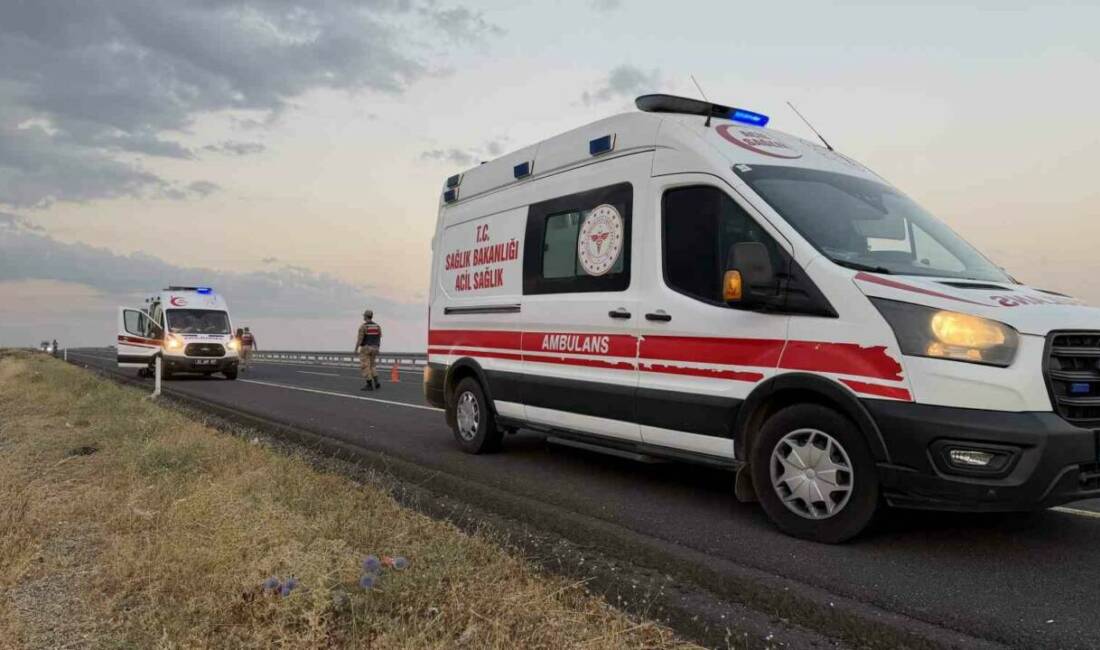 Şanlıurfa’nın Siverek ilçesinde bir otomobilin takla attığı kazada 4 kişi