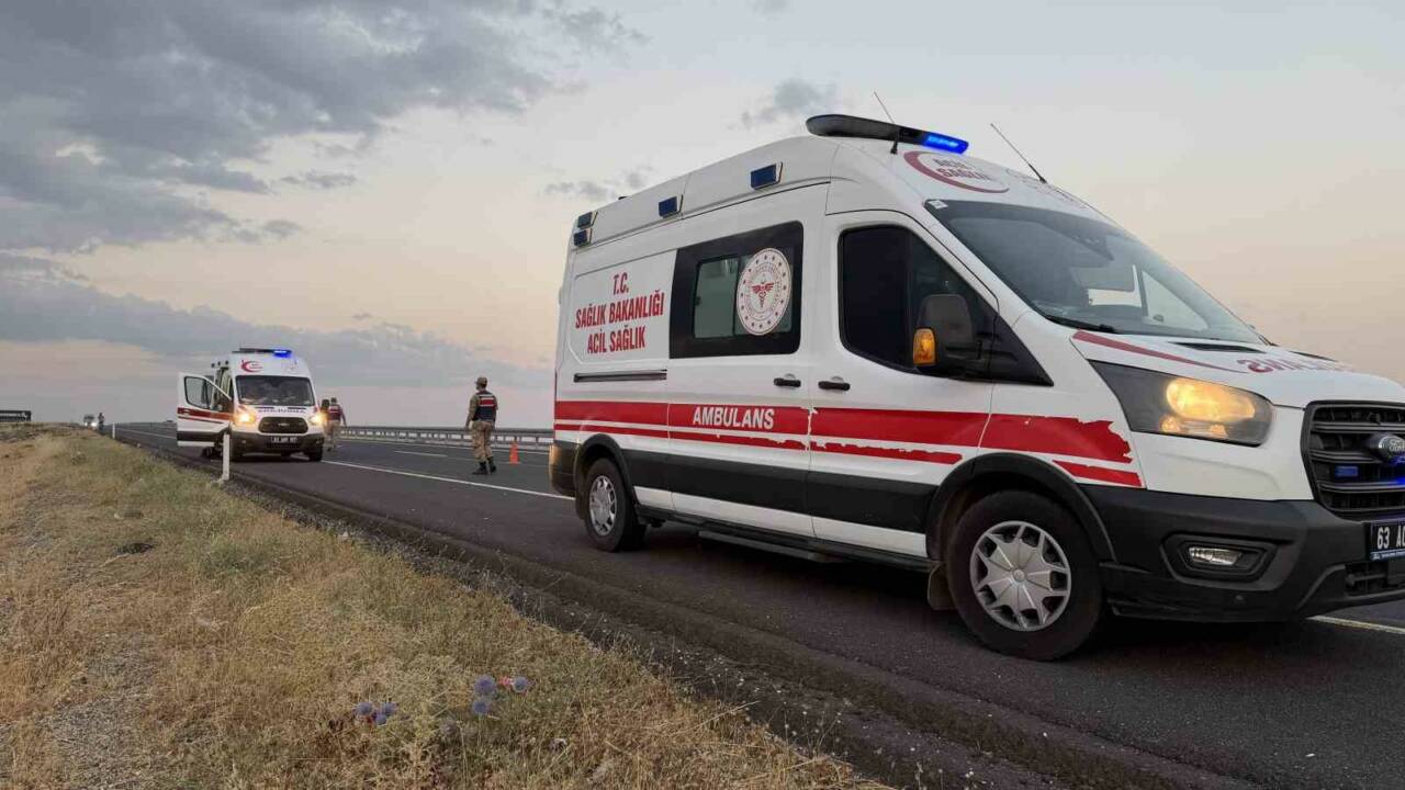Şanlıurfa’nın Siverek ilçesinde bir otomobilin takla attığı kazada 4 kişi