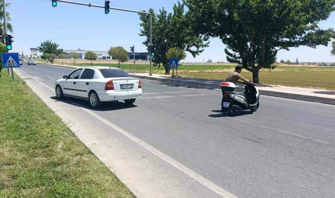 Şanlıurfa’da otomobil ile motosikletin çarpıştığı kazada motosiklet sürücüsü yaralandı.