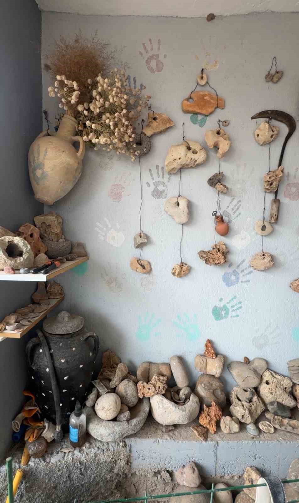 Siirt’in Kurtalan ilçesine bağlı Atalay köyünde, köylülerin farklı dönemlere ait