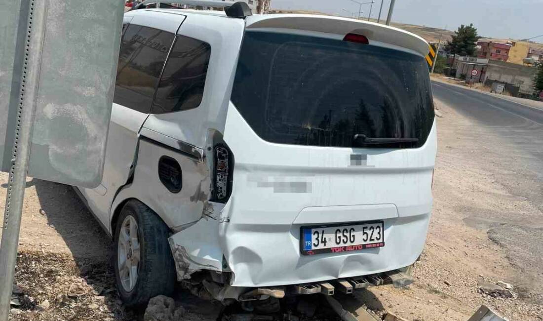 Siirt’in Kurtalan ilçesinde hafif ticari araç ile kamyonetin çarpışması sonucu