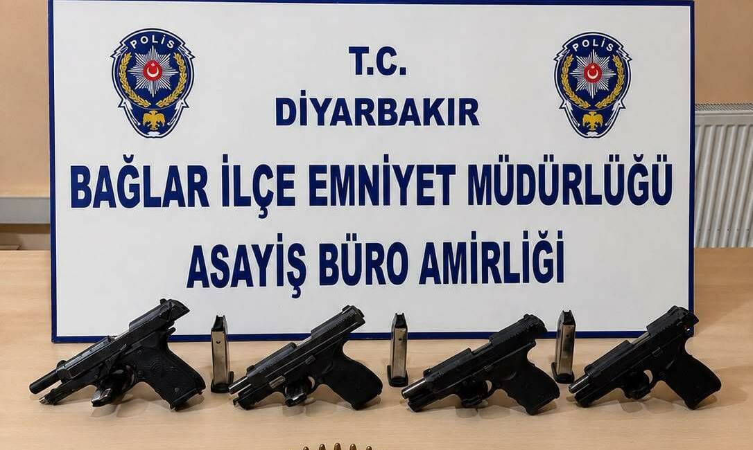 Diyarbakır’ın Bağlar ilçesinde "silahlı kavga" ihbarına bakan polis ekipleri, hem