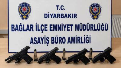 Diyarbakır’ın Bağlar ilçesinde "silahlı kavga" ihbarına bakan polis ekipleri, hem