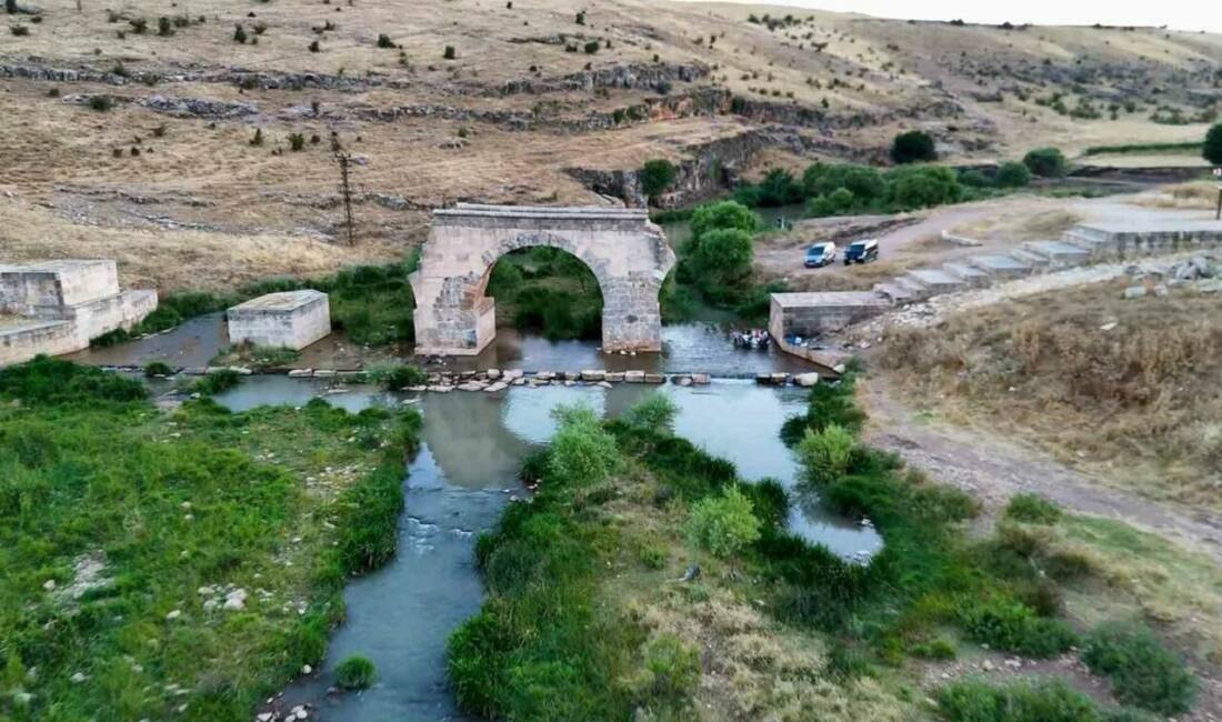 Arabanlılar, tarihi ve doğal güzellikleriyle dikkat çeken Sıtma Pınar Çayı'nın