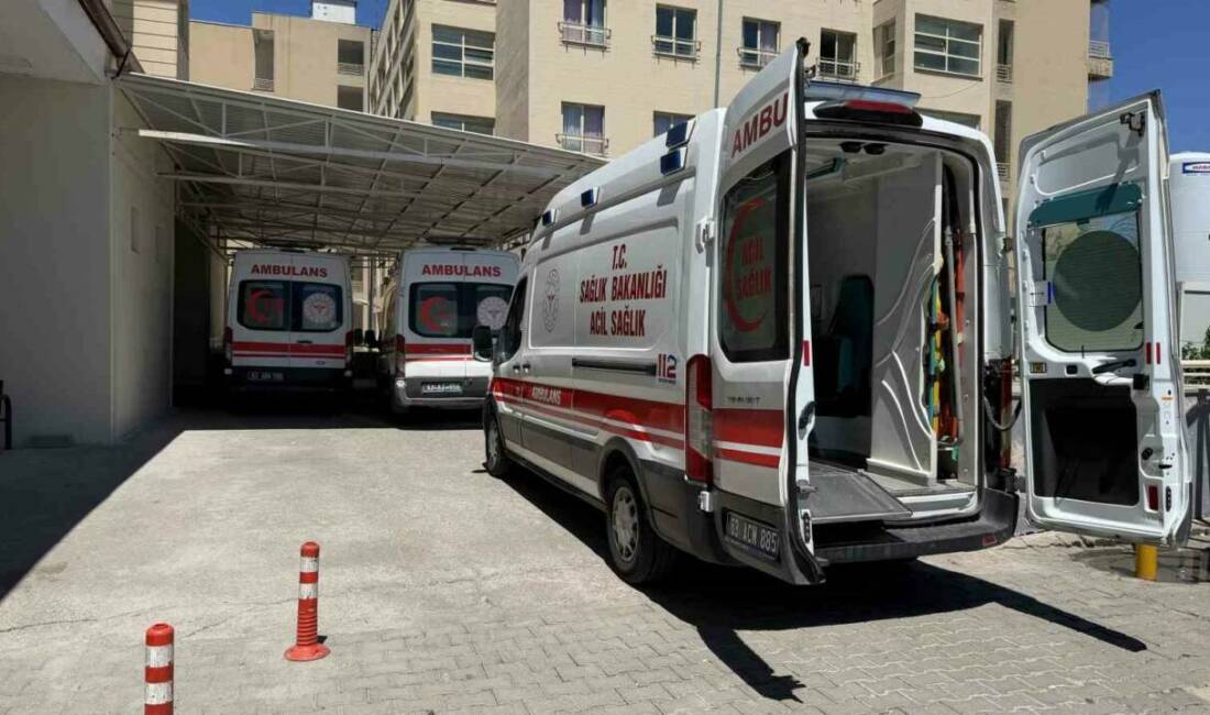 Siverek’te bıçaklı kavga: 1 yaralı Şanlıurfa’nın Siverek ilçesinde çıkan kavgada 1 kişi bıçaklanarak yaralandı.