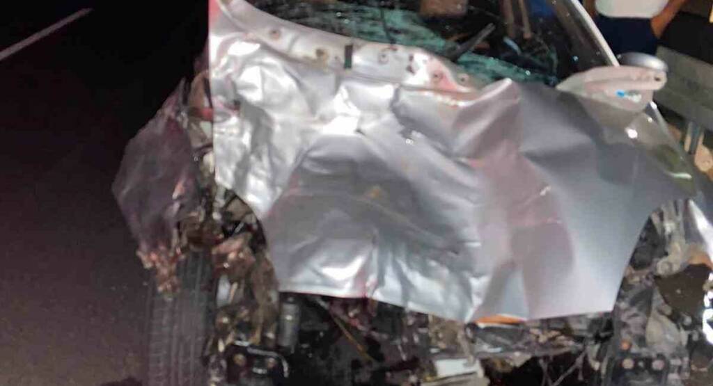 Siverek’te otomobil bariyerlere çarptı: 4 kişi yaralandı