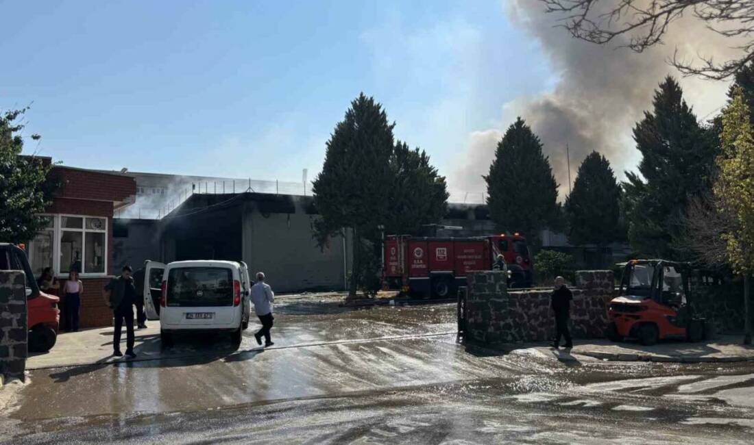 Gaziantep’te bir tekstil fabrikasında yangın çıktı. Yangına çok sayıda itfaiye