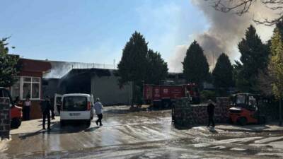 Gaziantep’te bir tekstil fabrikasında yangın çıktı. Yangına çok sayıda itfaiye