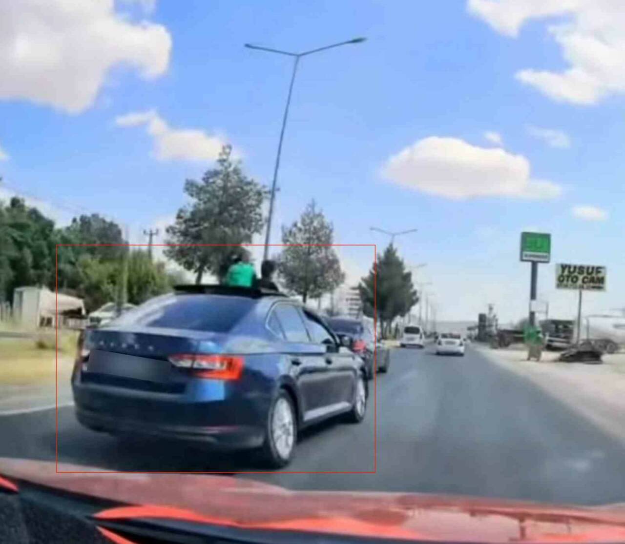 Diyarbakır’da önceki gün makas atarak ilerleyip trafiği tehlikeye atan sürücüye