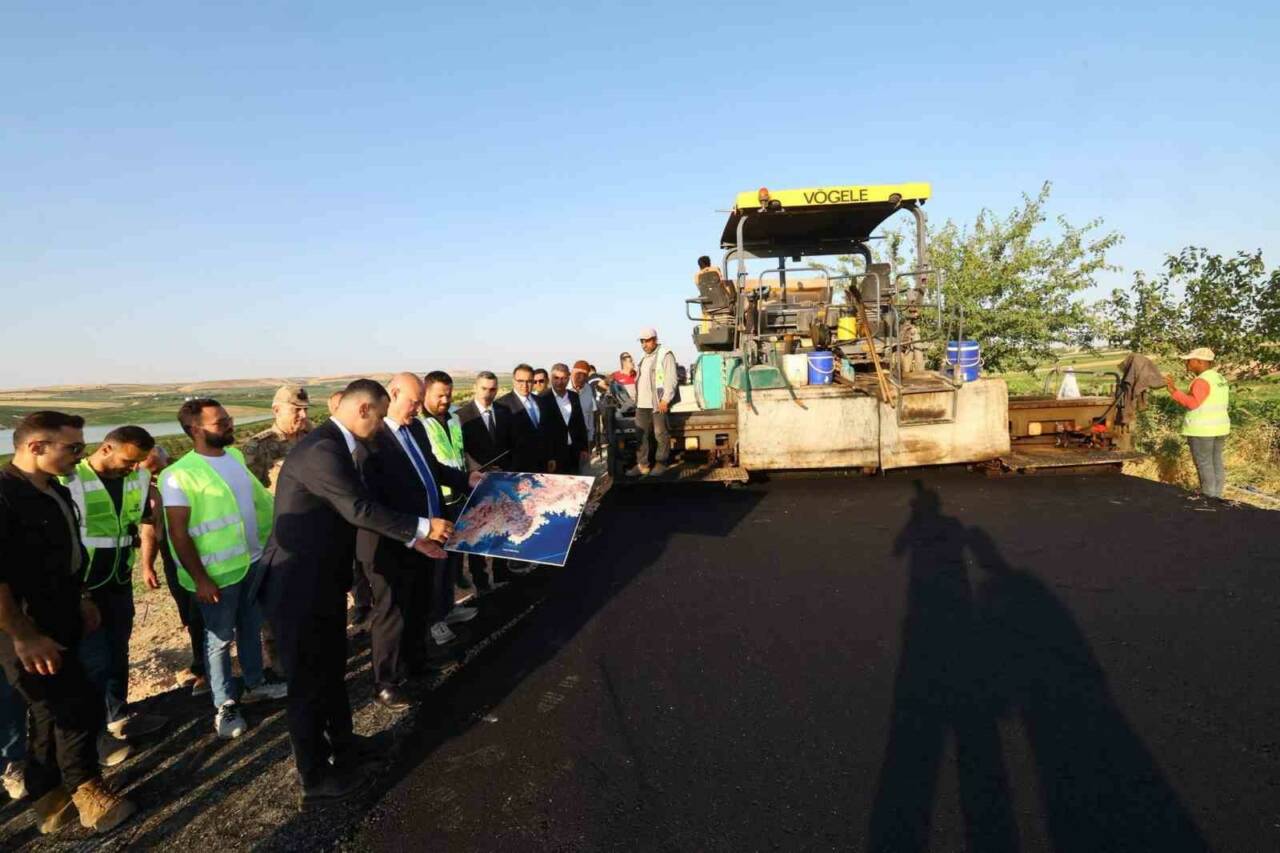 Adıyaman Valisi Abdullah Küçük, Samsat ilçesinde gerçekleştirdiği program kapsamında kamu