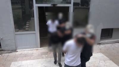 Diyarbakır’da vatandaşları darbettikleri gerekçesiyle gözaltına alınan 6 şüpheliden 3’ü tutuklandı.