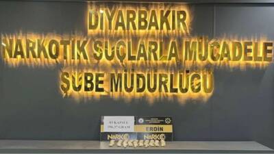 Diyarbakır’da polis ekiplerinin yakaladığı İran uyruklu şahsın yapılan iç beden