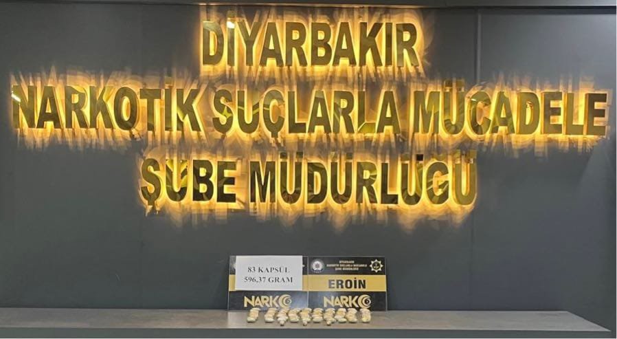 Diyarbakır’da polis ekiplerinin yakaladığı İran uyruklu şahsın yapılan iç beden