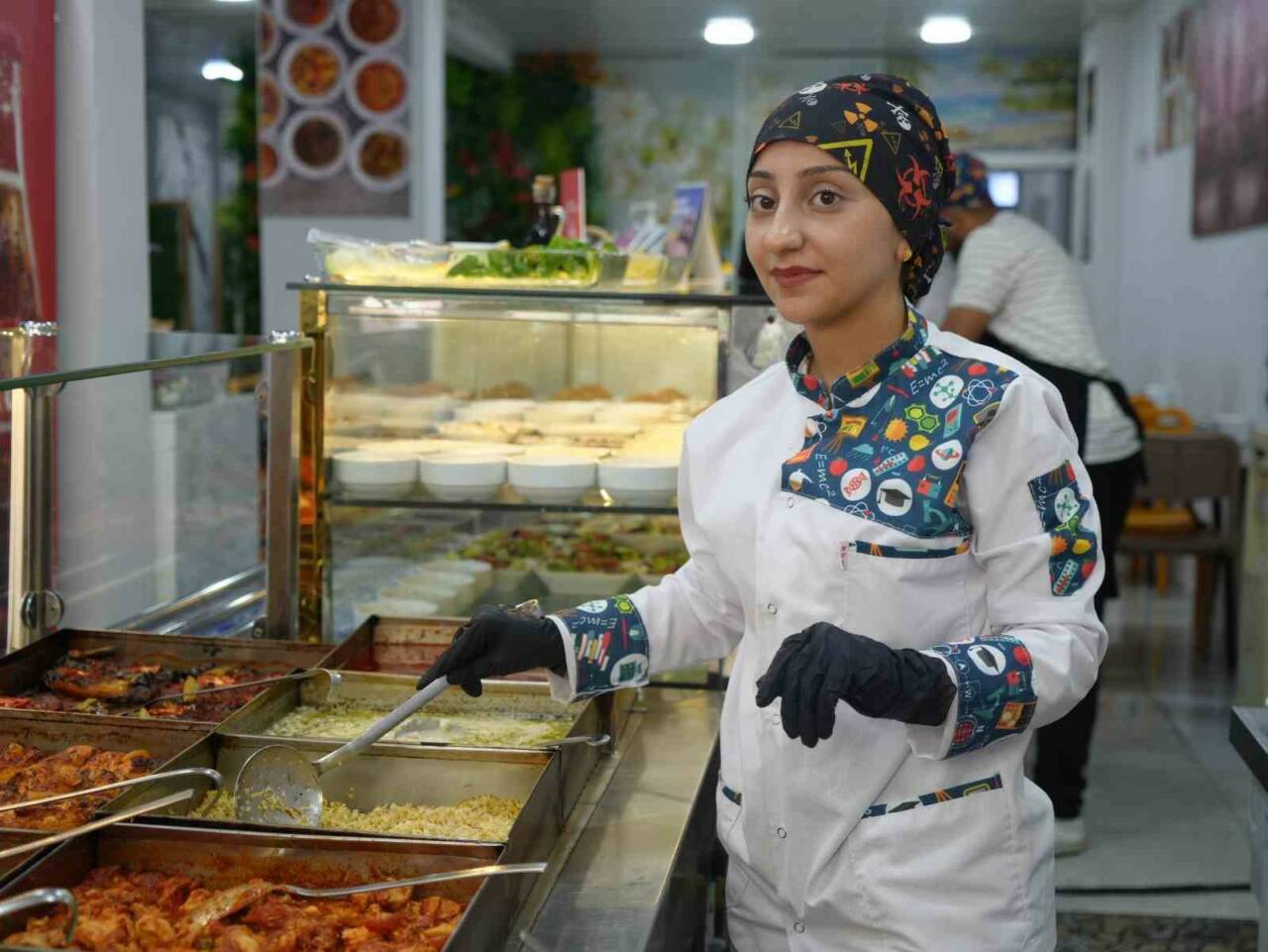 Gaziantep’te yaşayan 19 yaşındaki genç girişimci Büşra Tekin, ev yemekleri