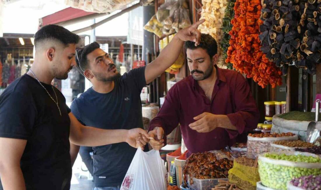 Gaziantep’te etkisini sürdüren bunaltıcı sıcaklar nedeniyle uzun süre klima altında