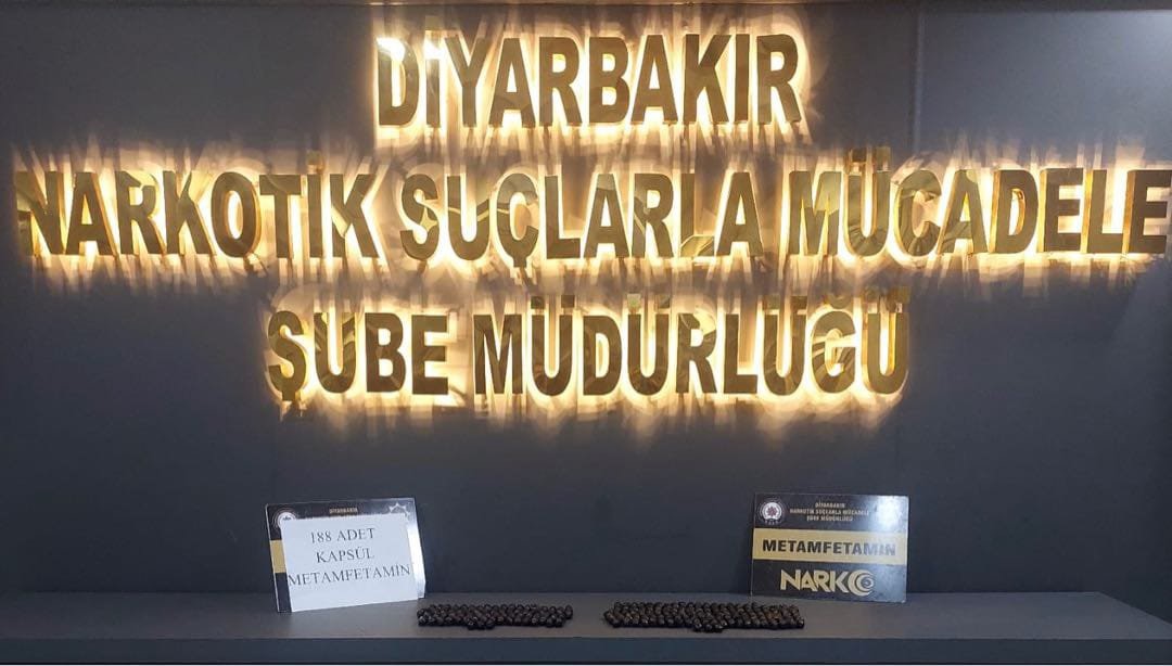 Diyarbakır’da, yuttukları 1 kilo 280 gram uyuşturucu madde ile yakalanan