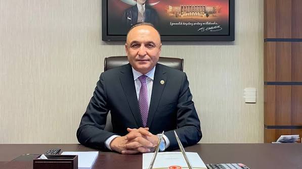 Gaziantep’te bıçaklı saldırıda yaralanan YENİ Parti Milletvekili Melih Meriç, ambulansa